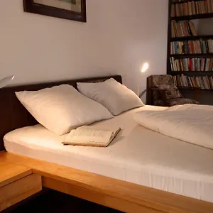 Z - With Private Parking Apartman